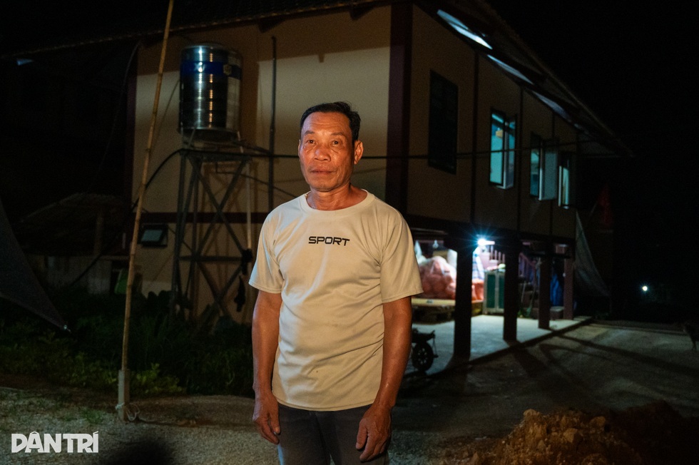 Làm dân vận, không ngại ngần gõ cửa từng nhà... xin đất - 18 Làm dân vận, không ngại ngần gõ cửa từng nhà... xin đất - 18