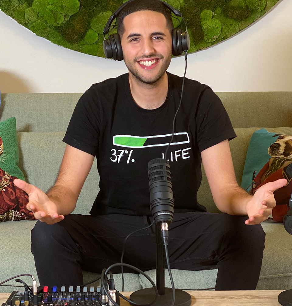 Vlogger nổi tiếng Nas Daily “đặt chân” lên Spotify - 1 Vlogger nổi tiếng Nas Daily “đặt chân” lên Spotify - 1