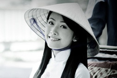 Vẻ đẹp rất Huế của thí sinh Lê Nhã Uyên