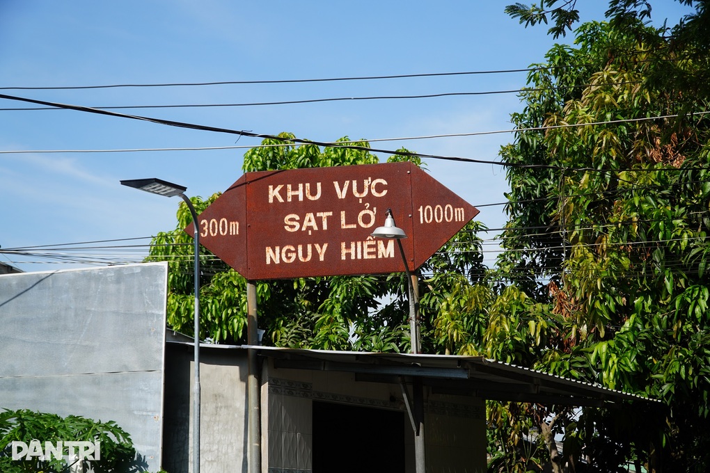 Quan chức đắm đò dưới mỏ cát sai phạm, dân khốn khổ lo sạt lở mất nhà - 4 Quan chức đắm đò dưới mỏ cát sai phạm, dân khốn khổ lo sạt lở mất nhà - 4