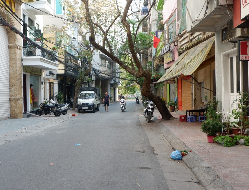 Phố phở cuốn nức tiếng Hà Thành tĩnh lặng bất ngờ trong mùa Covid - 19 - 10