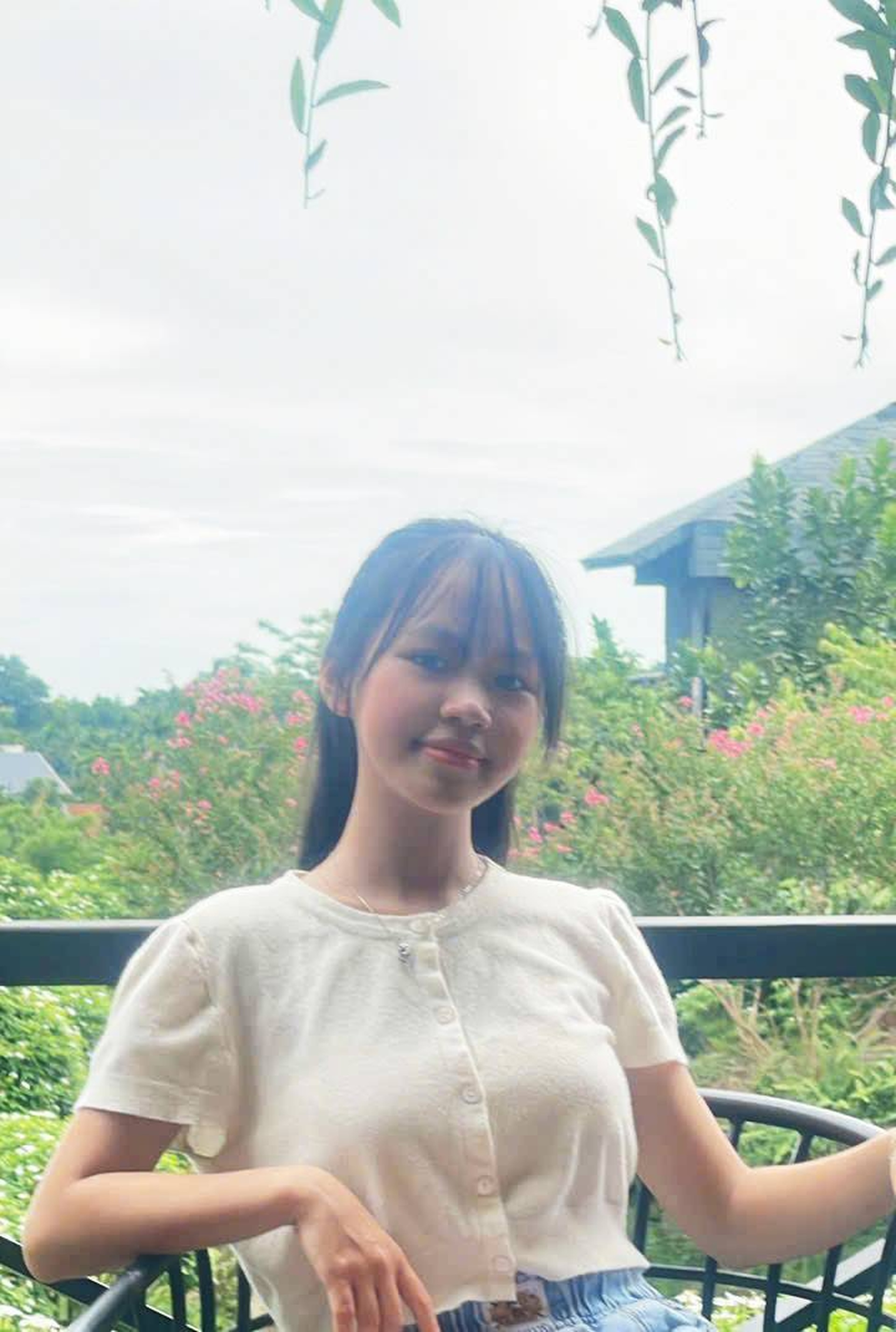 Nữ sinh trường làng đoạt học bổng Chuyên ngữ, thích tự học với AI - 1 Nữ sinh trường làng đoạt học bổng Chuyên ngữ, thích tự học với AI - 1