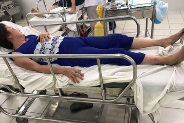 Hai phụ nữ lớn tuổi bị nhóm thanh niên tấn công giữa trung tâm Sài Gòn