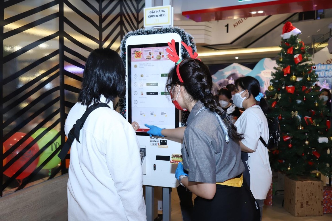 Mcdonalds Việt Nam tiếp tục trong Top 10 nhóm ngành sản phẩm dịch vụ tin dùng 2021 - 2 Mcdonalds Việt Nam tiếp tục trong Top 10 nhóm ngành sản phẩm dịch vụ tin dùng 2021 - 2