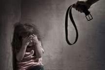 Người đàn ông tra tấn con riêng của tình nhân một cách dã man