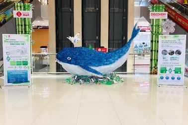 Triển lãm độc đáo về tái sử dụng rác thải nhựa