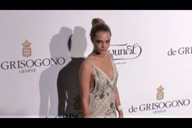 Cara Delevingne khoe dáng thanh lịch