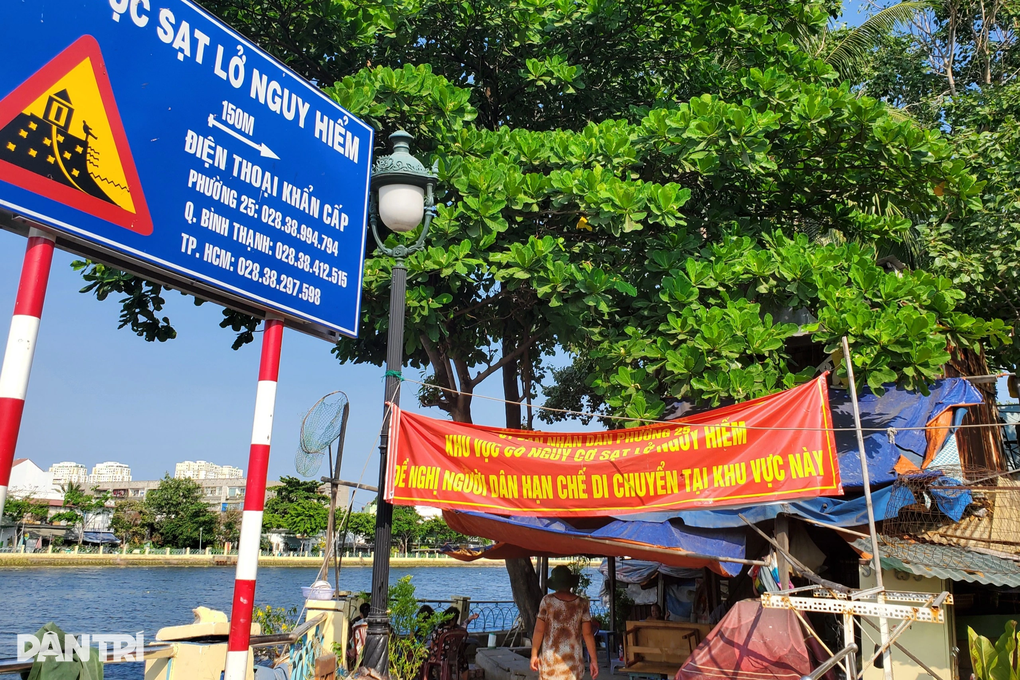 Lao động nghèo sống thấp thỏm trong những ngôi nhà chờ sập giữa TPHCM - 3 Lao động nghèo sống thấp thỏm trong những ngôi nhà chờ sập giữa TPHCM - 3
