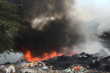 Khu dân cư hỗn loạn vì vụ cháy giữa trưa mùng 4 tết