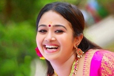 Nữ diễn viên xinh đẹp qua đời ở tuổi 35 do biến chứng của Covid-19