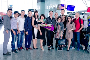 Áo dài dát vàng chính thức “lên đường” tới Tuần lễ thời trang New York