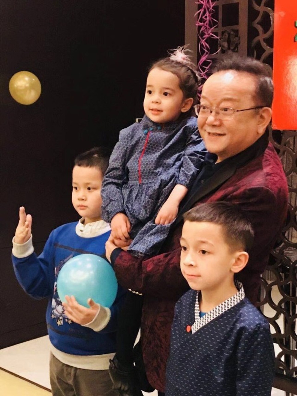 Cuộc sống điền viên và giàu có của Hòa Thân Vương Cương khi nghỉ hưu - 7 Cuộc sống điền viên và giàu có của Hòa Thân Vương Cương khi nghỉ hưu - 7