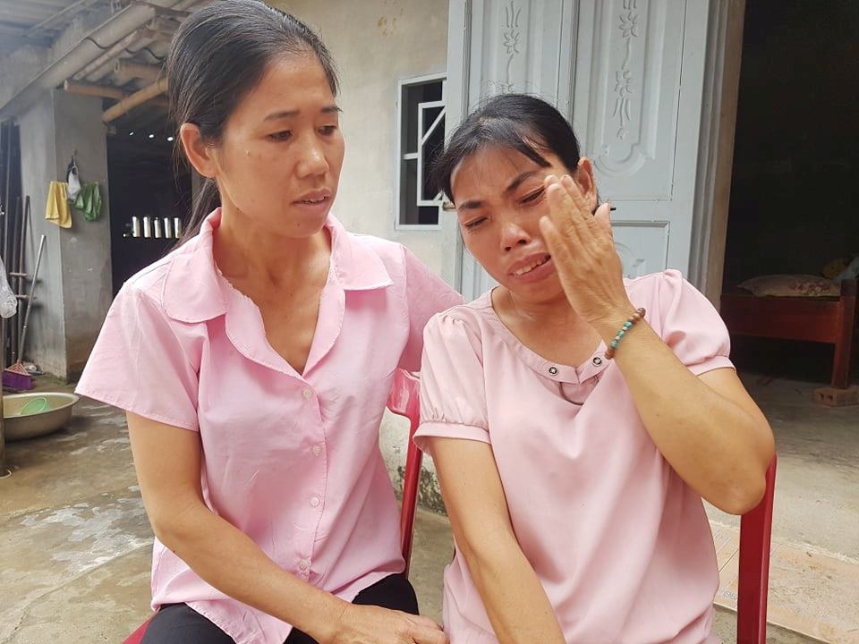 Người mẹ có con trai quên mình cứu bạn nghẹn ngào nhận quà bạn đọc Dân trí - 1 Người mẹ có con trai quên mình cứu bạn nghẹn ngào nhận quà bạn đọc Dân trí - 1