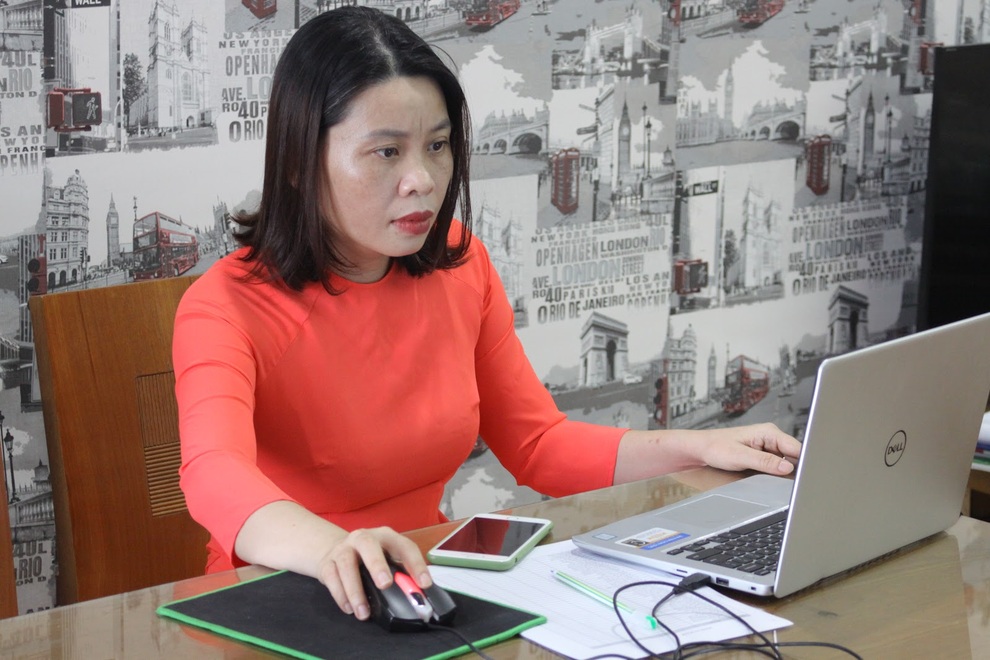 Ròng rã dạy trực tuyến, giáo viên than trời vì mệt mỏi và áp lực - 2 Ròng rã dạy trực tuyến, giáo viên than trời vì mệt mỏi và áp lực - 2