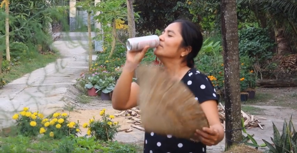 Lộ diện 3 video ấn tượng chinh phục thử thách Chuyền lon nhôm - 4 Lộ diện 3 video ấn tượng chinh phục thử thách Chuyền lon nhôm - 4