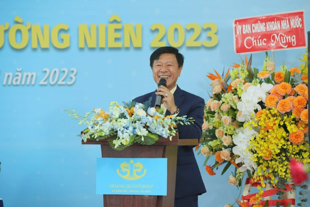 Ông trùm nhà ở xã hội phía Nam muốn bán sạch cổ phiếu trong bối cảnh lạ - 1 Ông trùm nhà ở xã hội phía Nam muốn bán sạch cổ phiếu trong bối cảnh lạ - 1