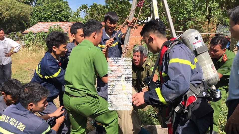Phát hiện người phụ nữ chết đuối dưới giếng sâu - 1 Phát hiện người phụ nữ chết đuối dưới giếng sâu - 1