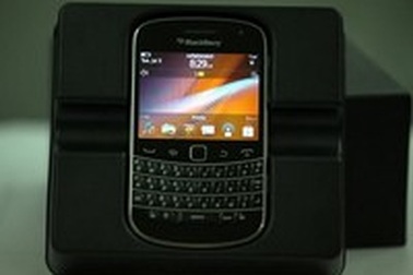 Đập hộp BlackBerry Bold 9900 đầu tiên tại Việt Nam