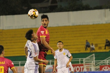 Ai phải chịu trách nhiệm khi V-League xuống cấp?