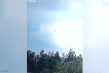 Chuyên gia nêu giả thuyết về cú rơi bất thường của máy bay Trung Quốc