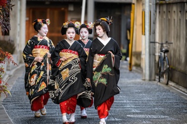 Khám phá Kamishichiken, khu phố Geisha lâu đời nhất Kyoto