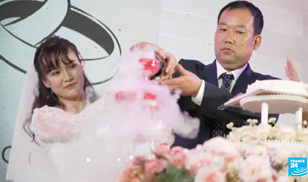Đám cưới chớp nhoáng sau chưa đầy 24 tiếng gặp mặt của cặp đôi Việt - Hàn - 5 Đám cưới chớp nhoáng sau chưa đầy 24 tiếng gặp mặt của cặp đôi Việt - Hàn - 5