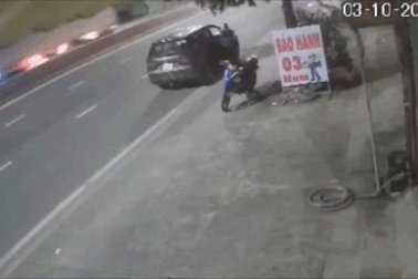 Tài xế taxi chạy bộ đuổi theo người nghi trộm ở TPHCM