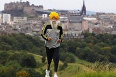 100 tuổi vẫn thi chạy ma-ra-tông