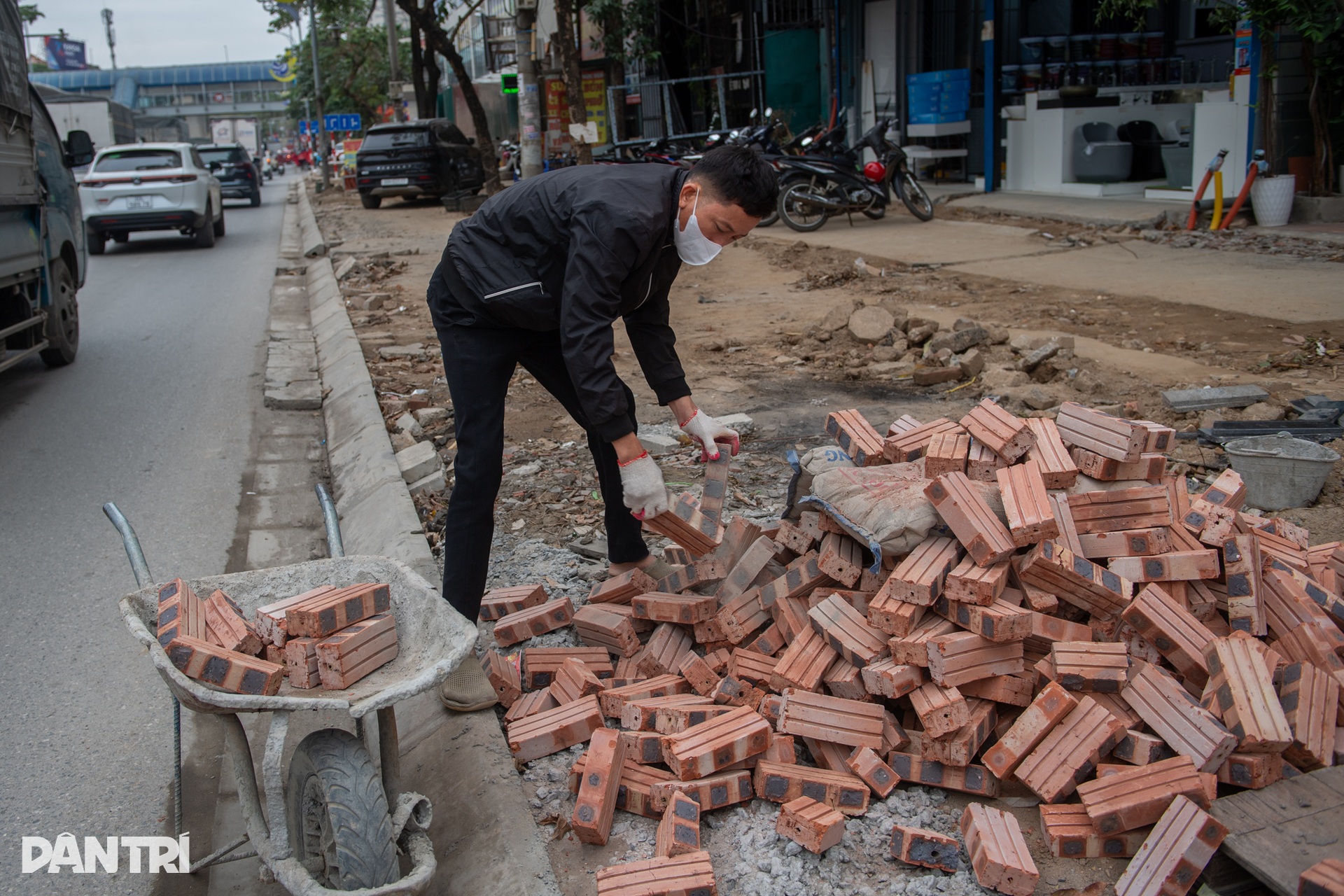 Vỉa hè ở Hà Nội bị xới tung những ngày cuối năm - 2 Vỉa hè ở Hà Nội bị xới tung những ngày cuối năm - 2