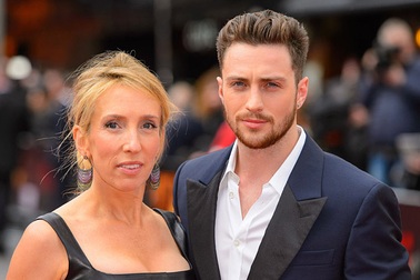 Nam diễn viên 9X hạnh phúc bên vợ 49 tuổi