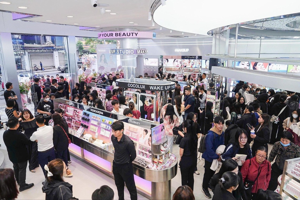 Hoa hậu Thanh Thủy - Lương Thùy Linh xuất hiện rạng rỡ tại sự kiện Flagship COCOLUX - 4 Hoa hậu Thanh Thủy - Lương Thùy Linh xuất hiện rạng rỡ tại sự kiện Flagship COCOLUX - 4