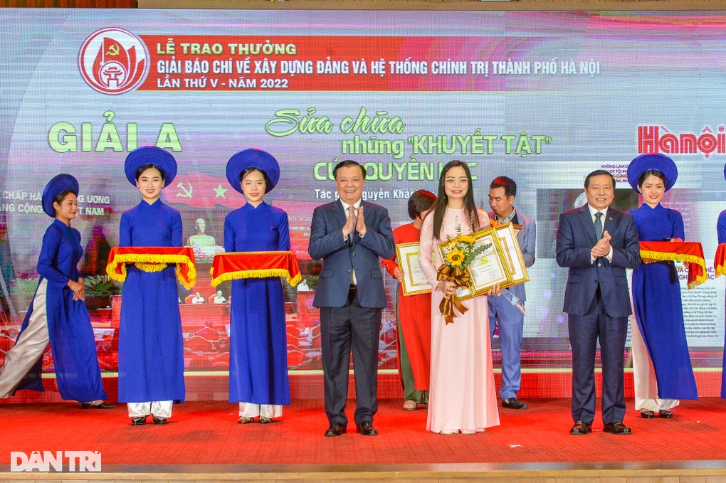 Hà Nội tổ chức lễ trao Giải báo chí về xây dựng Đảng - 1 Hà Nội tổ chức lễ trao Giải báo chí về xây dựng Đảng - 1