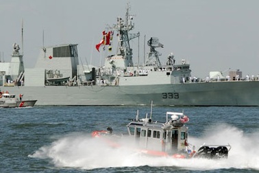 Máy bay quân sự Nga bị tố “tiếp cận” tàu chiến Canada