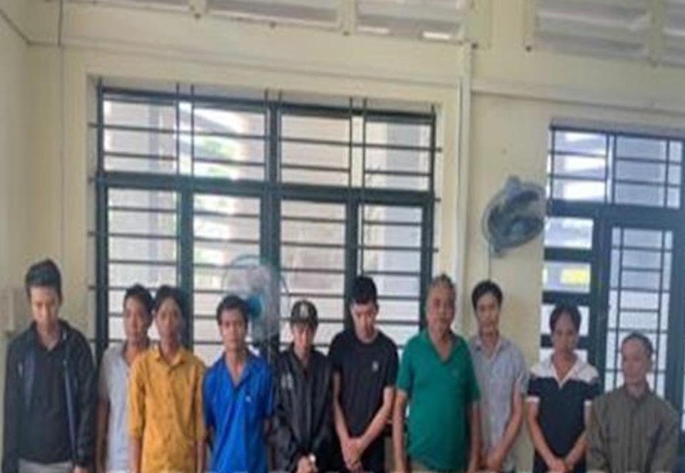 Hàng chục con bạc sát phạt nhau tại trường gà giữa vườn điều - 1 Hàng chục con bạc sát phạt nhau tại trường gà giữa vườn điều - 1