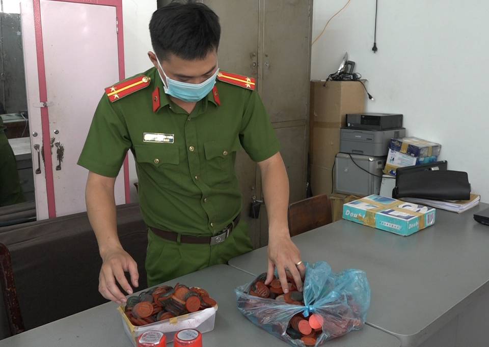 TPHCM: Nam thanh niên lập trang web quảng cáo dịch vụ làm bằng cấp giả - 2 TPHCM: Nam thanh niên lập trang web quảng cáo dịch vụ làm bằng cấp giả - 2
