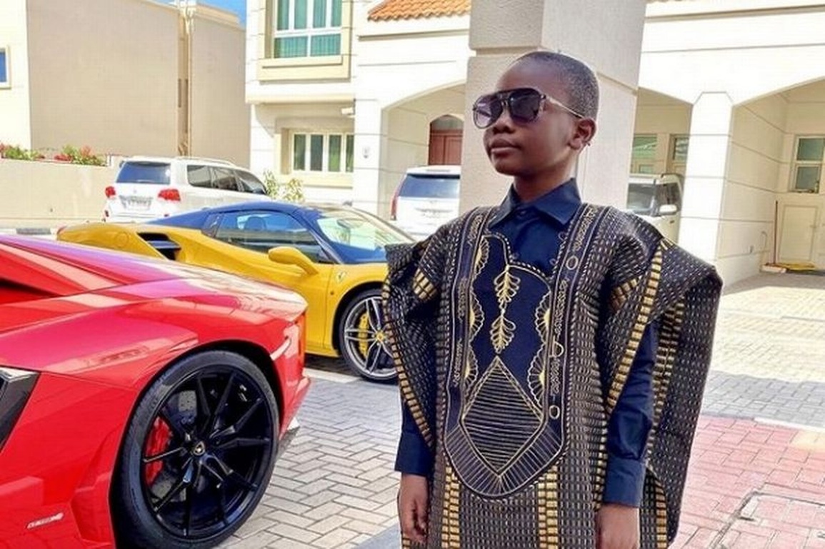 Cậu nhóc 10 tuổi được bố đại gia tặng siêu xe Lamborghini mừng sinh nhật - 2 Cậu nhóc 10 tuổi được bố đại gia tặng siêu xe Lamborghini mừng sinh nhật - 2