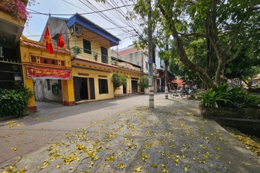 Thảm nhựa đường làng, nên và không nên