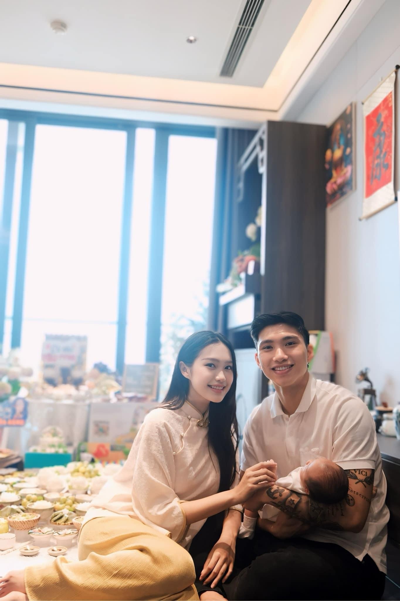 Esposa do jogador de futebol Doan Van Hau dá à luz seu primeiro filho - 2 Vợ cầu thủ Đoàn Văn Hậu hạ sinh con trai đầu lòng - 2