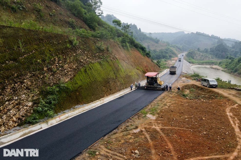 Tuyến đường nối Lào Cai - Sapa hơn 2.500 tỷ đồng gấp rút hoàn thiện - 1 Tuyến đường nối Lào Cai - Sapa hơn 2.500 tỷ đồng gấp rút hoàn thiện - 1