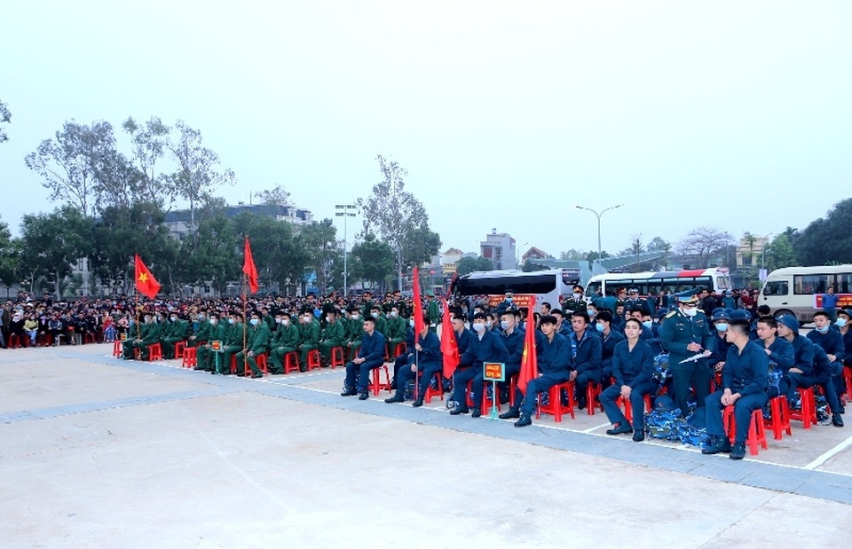 Sáng nay hàng nghìn tân binh lên đường nhập ngũ - 2 Sáng nay hàng nghìn tân binh lên đường nhập ngũ - 2