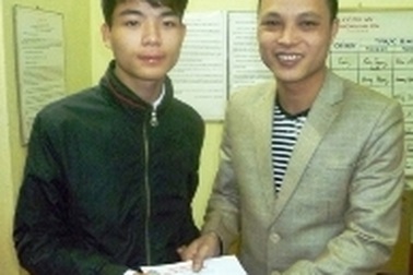 Từ chối hối lộ, lái xe taxi dũng cảm bắt tên lừa đảo