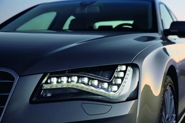 Audi A8 “khiêu chiến” với Mercedes S-Class