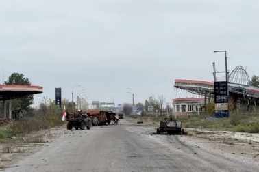 Nga - Ukraine lần đầu phối hợp sơ tán dân ở thành phố bị chiến sự tàn phá