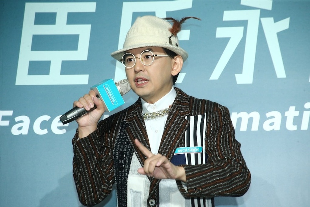 Trung Quốc: Trữ hàng trăm video đồi trụy, nam MC hàng đầu bị lên án dữ dội - 1 Trung Quốc: Trữ hàng trăm video đồi trụy, nam MC hàng đầu bị lên án dữ dội - 1