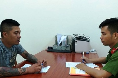 Bắt 2 đối tượng đuổi đánh một công nhân vào tận phòng Chủ tịch UBND xã