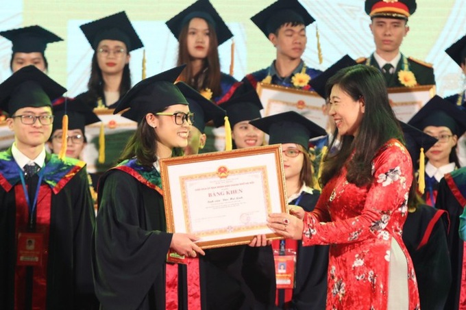 Hà Nội: Tuyên dương 88 thủ khoa xuất sắc - Ảnh 1. Hà Nội: Tuyên dương 88 thủ khoa xuất sắc - Ảnh 1.