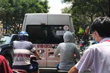 TPHCM: Cấp bách quản lý xe ô tô đưa đón học sinh