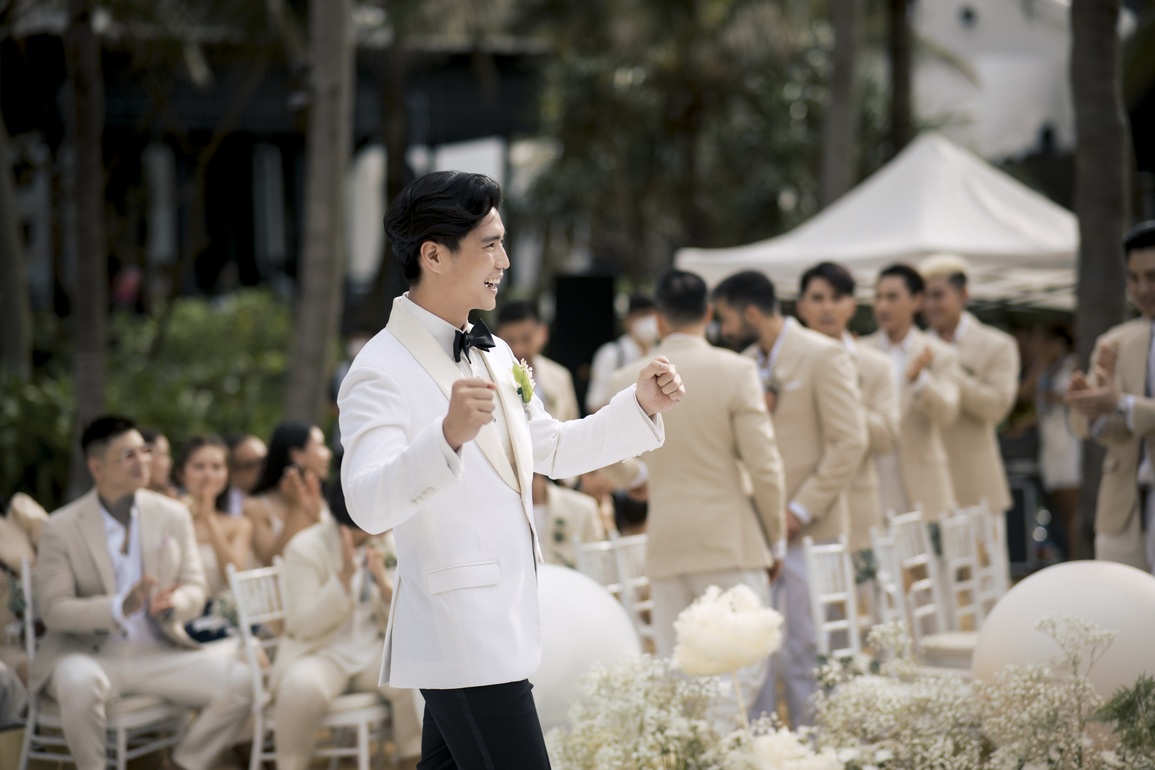 Ngô Thanh Vân bật khóc, tình tứ hôn chú rể trong lễ cưới xa hoa - 1 Ngô Thanh Vân bật khóc, tình tứ hôn chú rể trong lễ cưới xa hoa - 1