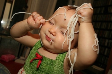 Chùm ảnh vui: Trẻ con khác gì ông say rượu!