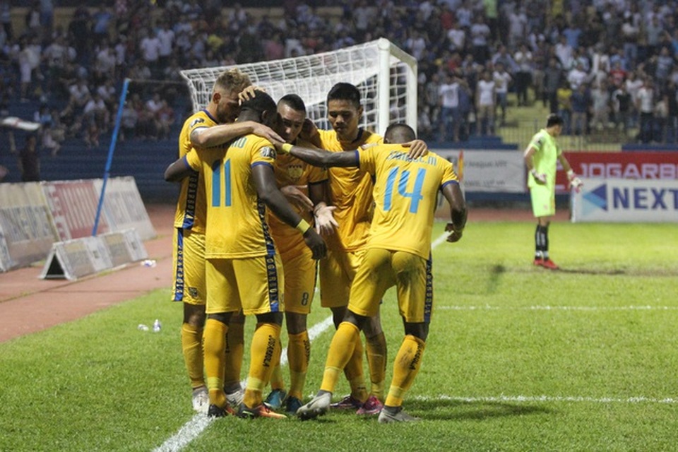 HLV CLB Thanh Hóa thay cầu thủ phải xin phép Ban lãnh đạo? - 1 HLV CLB Thanh Hóa thay cầu thủ phải xin phép Ban lãnh đạo? - 1